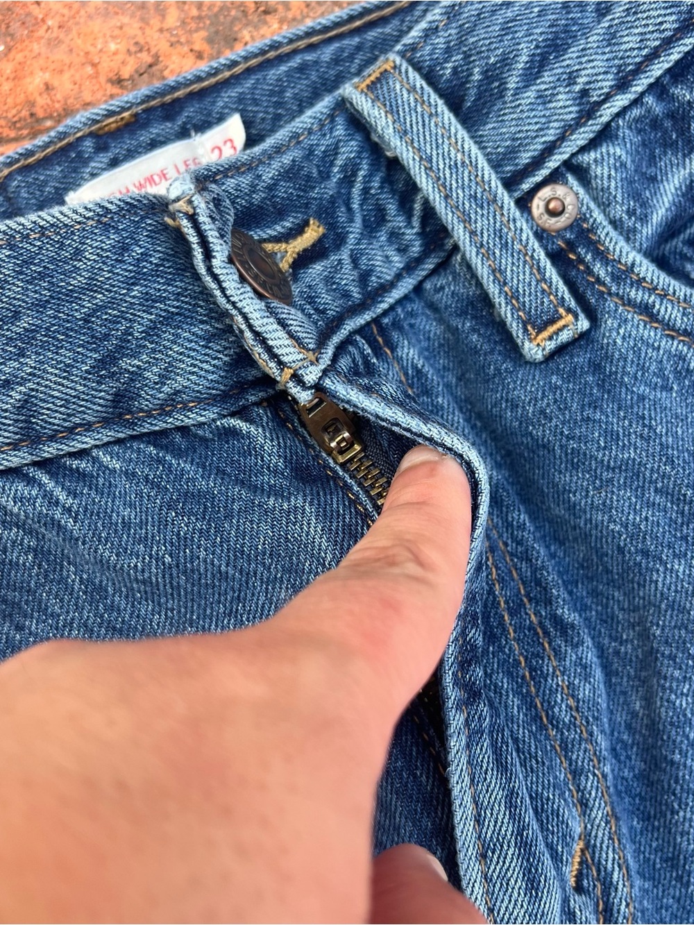 Levi’s Denim Premium Blue Women’s Big E Cinch Waist Wide Leg Jeans Size 23x29 - Picture 7 of 10